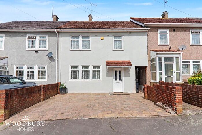 3 Bedroom Terraced House For Sale In Grosvenor Drive, Loughton, IG10