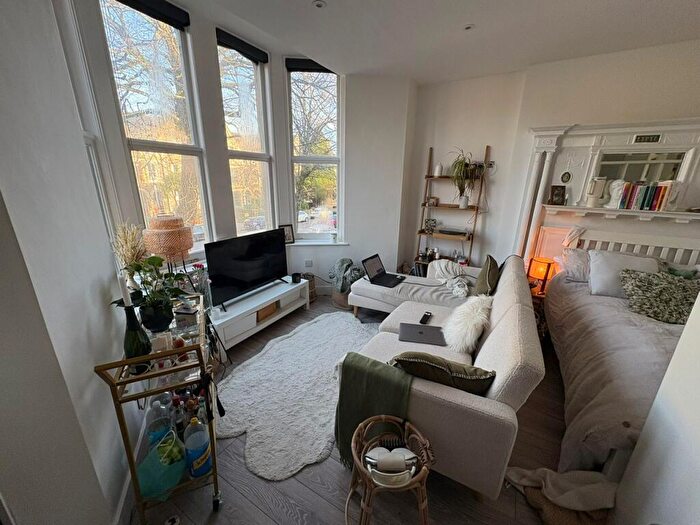 Studio To Rent In Cathedral Road, Cardiff, CF11