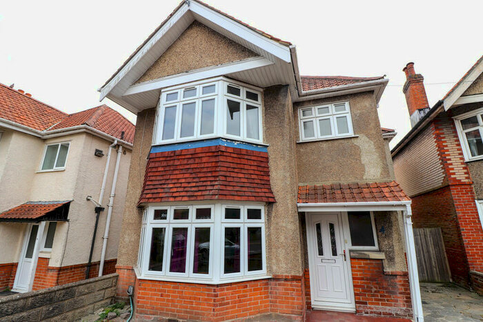 6 Bedroom Detached House To Rent In Hartley Avenue, Southampton, SO17