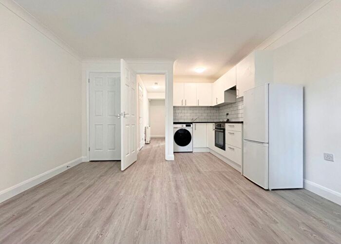 Studio To Rent In Queens Road, Slough, SL1