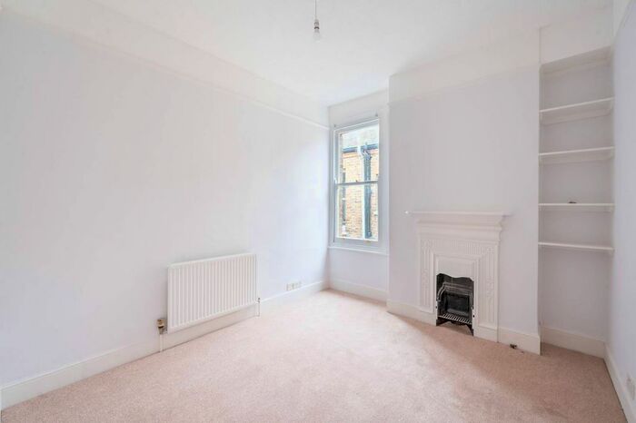 3 Bedroom Flat To Rent In Bonneville Gardens, Abbeville Village, London, SW4