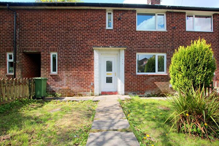 2 Bedroom Town House To Rent In Chester Avenue, Dukinfield, SK16