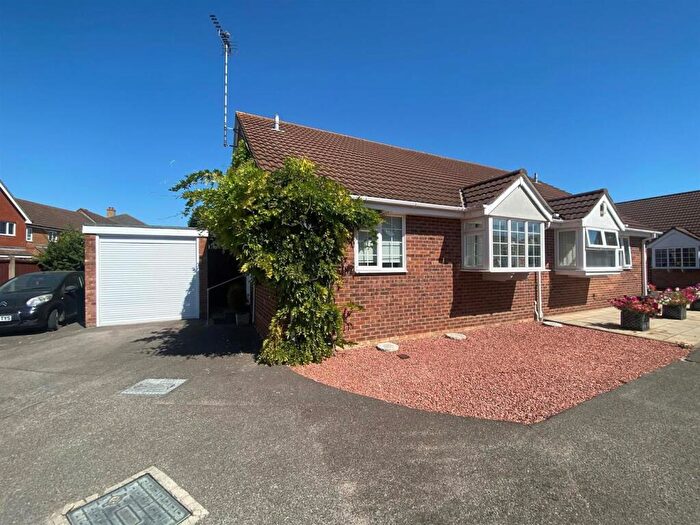 2 Bedroom Semi-Detached Bungalow For Sale In Rectory Avenue, Rochford, SS4