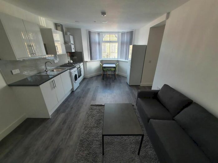2 Bedroom Flat To Rent In Richards Street, Cathays, Cardiff, CF24