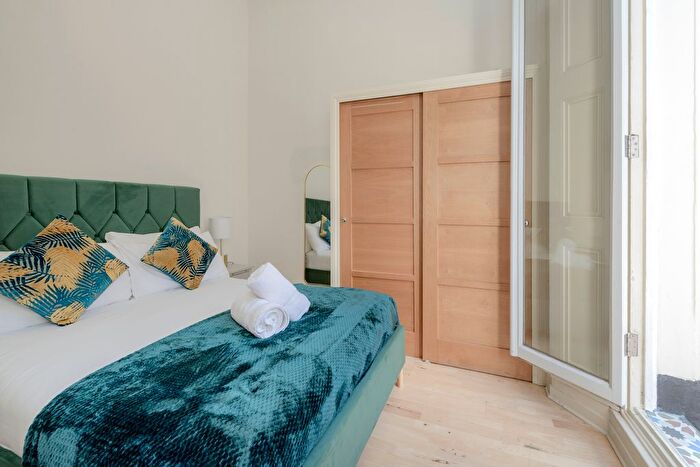 3 Bedroom Flat To Rent In Clanricarde Gardens, London, W2