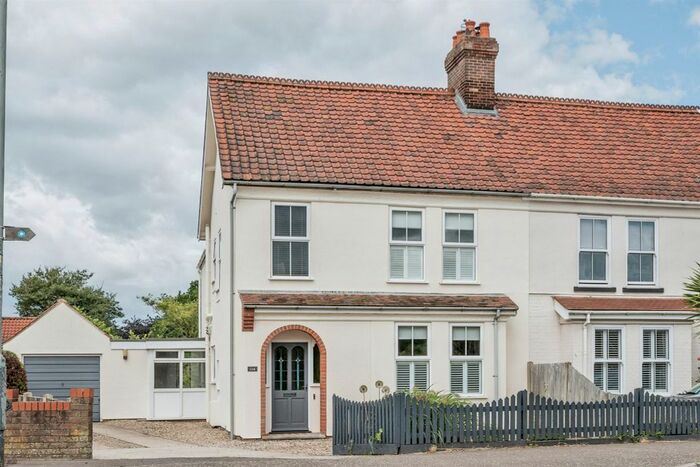 4 Bedroom Semi-Detached House For Sale In Norwich Road, North Walsham, NR28
