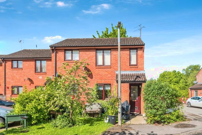 1 Bedroom Maisonette For Sale In Speedwell Close, Swindon, SN25