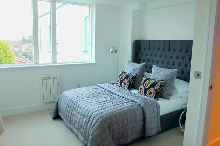 2 Bedroom Flat To Rent In Pemberton Road, East Molesey KT8