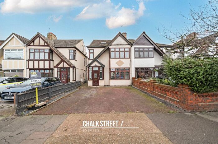 3 Bedroom Semi Detached House For Sale In Suttons Lane, Hornchurch, RM12