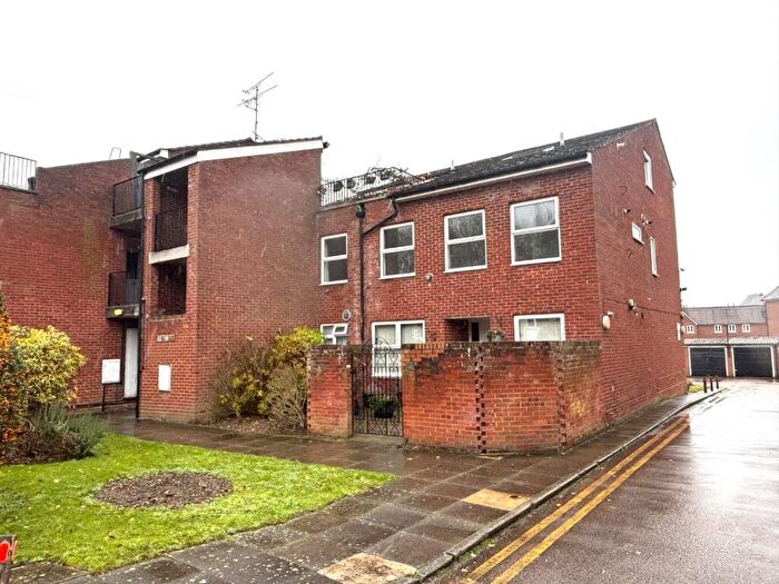 2 Bedroom Maisonette For Sale In Pondcroft Road, Knebworth, SG3