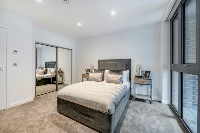 2 Bedroom Apartment To Rent In Hepscott Road, London, E9