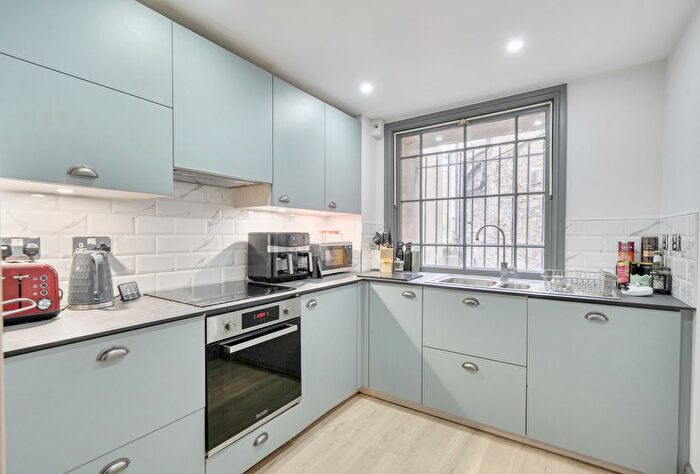 1 Bedroom Flat For Sale In Guinea Lane, Bath, Somerset, BA1