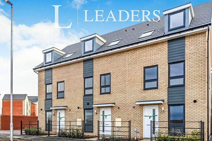 3 Bedroom Town House To Rent In Four Acre Drive, Wixams, MK45