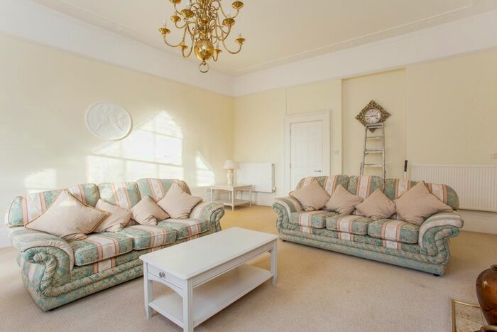 2 Bedroom Flat To Rent In Lansdown Terrace, Cheltenham, GL50