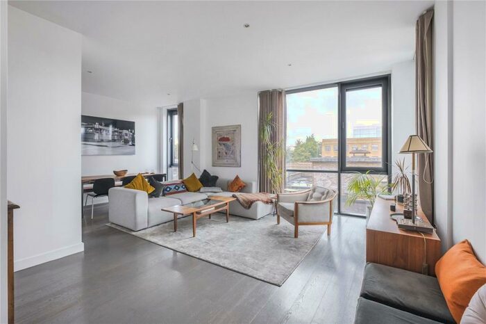 3 Bedroom Property To Rent In Richmond Road, London, E8