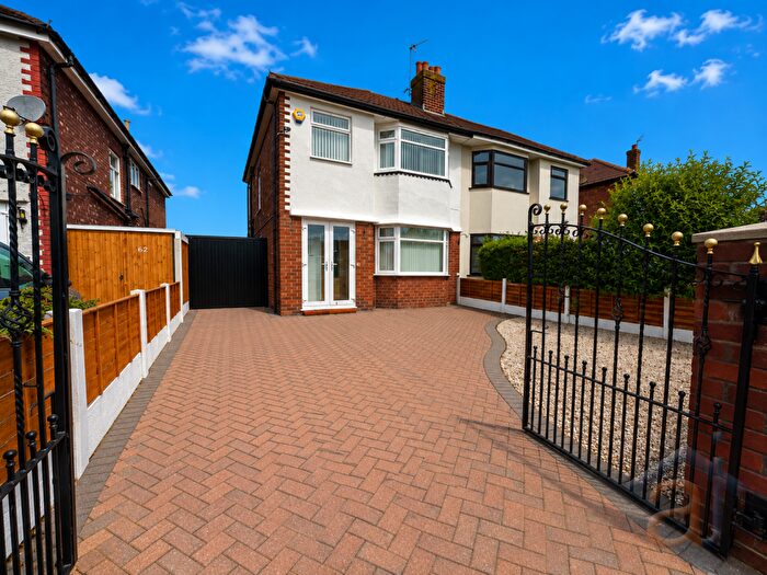 3 Bedroom Semi-Detached House For Sale In Holmdale Avenue, Southport, PR9