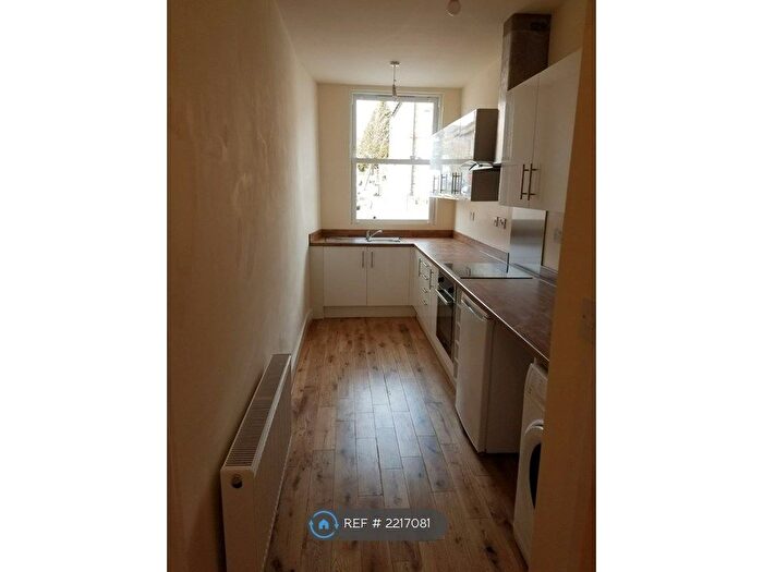 3 Bedroom Flat To Rent In Hichisson Road, London, SE15