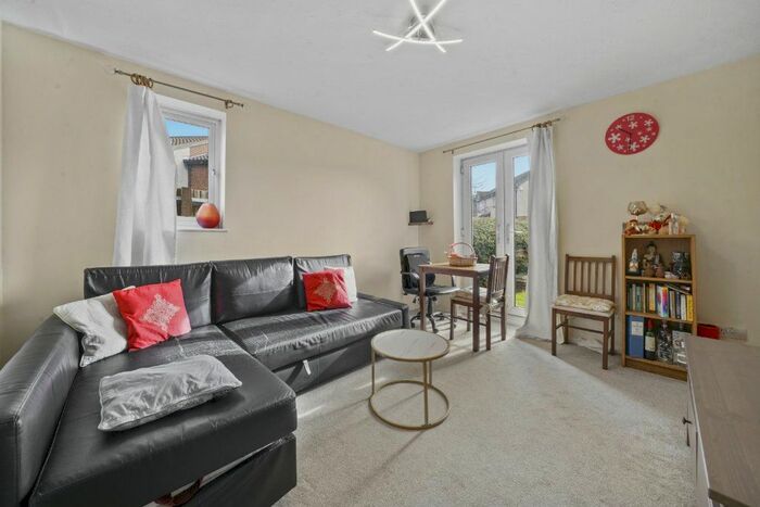 1 Bedroom Flat To Rent In Rabournmead Drive, Northolt, Middlesex, UB5