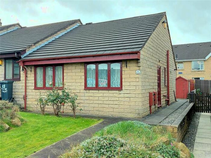 Houses for sale & to rent in BB9 9AH, Railway Street, Whitefield