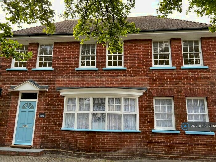 2 Bedroom Flat To Rent In Sittingbourne, Sittingbourne, ME10