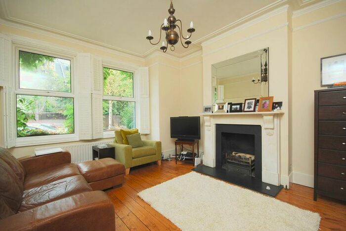 2 Bedroom Maisonette To Rent In Nevis Road, Nightingale Triangle, London, SW17