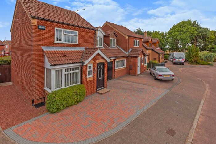 3 Bedroom Semi-Detached House For Sale In Long Barrow Drive, North Walsham, NR28
