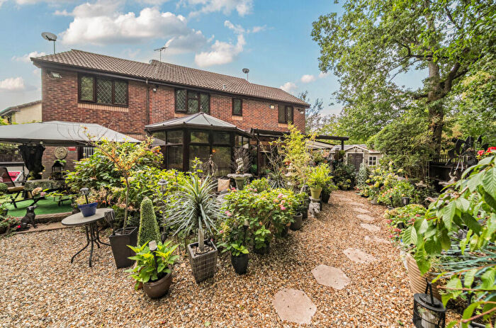 5 Bedroom Detached House For Sale In Fawler Mead, The Warren, Berkshire, RG12