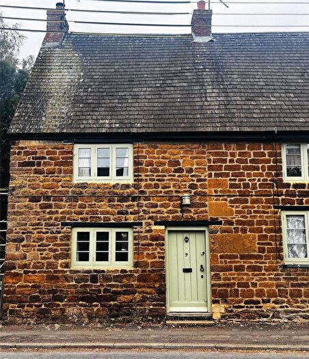 2 Bedroom End Of Terrace House To Rent In High Street, Lamport, NN6