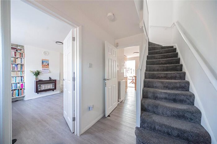 3 Bedroom End Of Terrace House For Sale In Martins Walk, London, N10