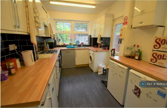 5 Bedroom Terraced House To Rent In Swainstone Road, Reading, RG2