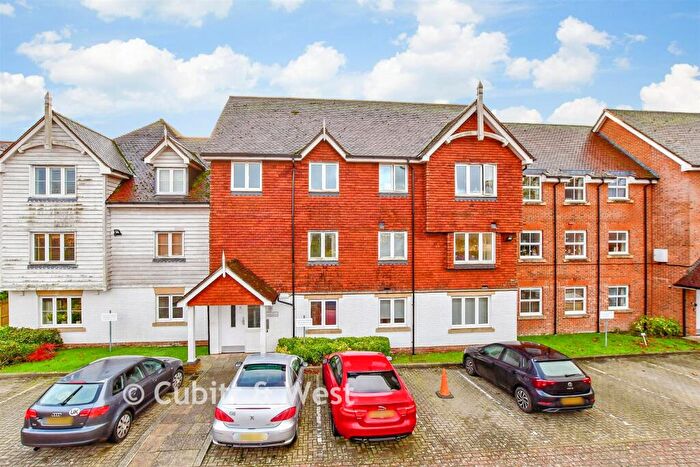 2 Bedroom Flat For Sale In St. Agnes Place, Chichester, West Sussex, PO19