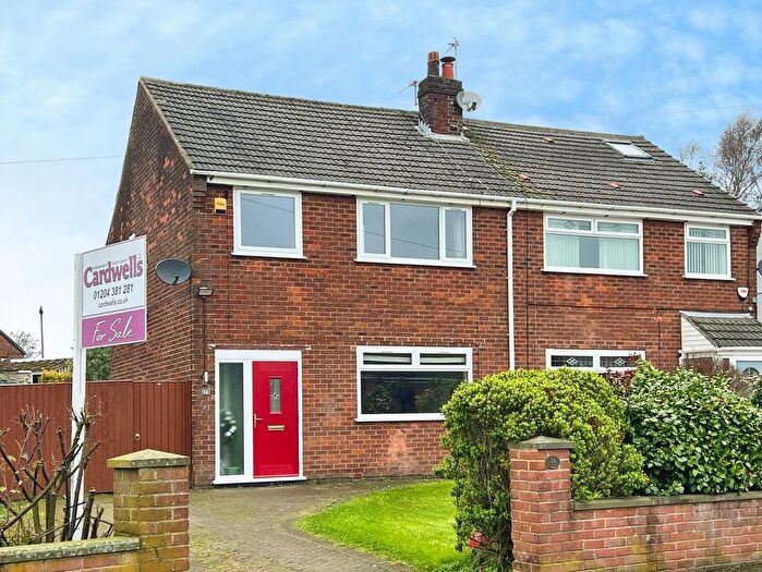3 Bedroom Semi Detached House For Sale In Trent Way, Kearsley, BL4