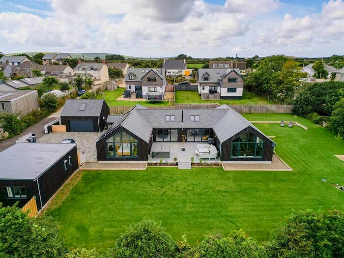 7 Bedroom Bungalow For Sale In Crowntown, Helston, TR13
