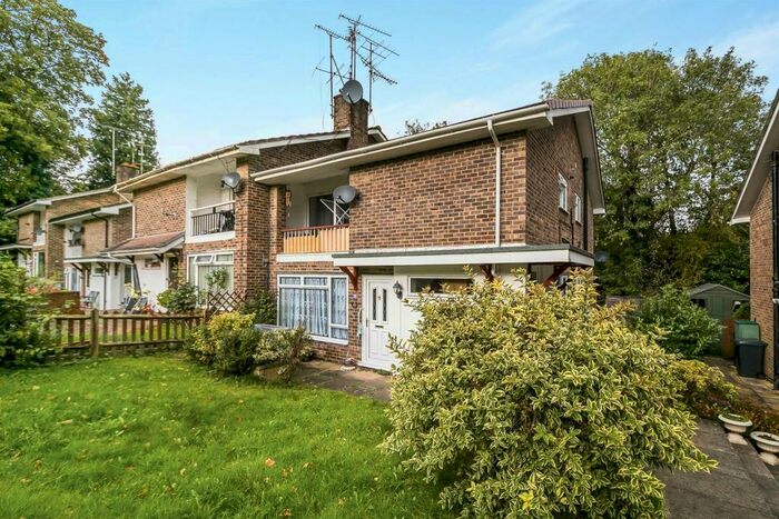 2 Bedroom Apartment To Rent In High Trees, Haywards Heath, RH16