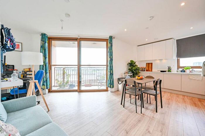 2 Bedroom Flat To Rent In Goodhall Street, Park Royal, NW10