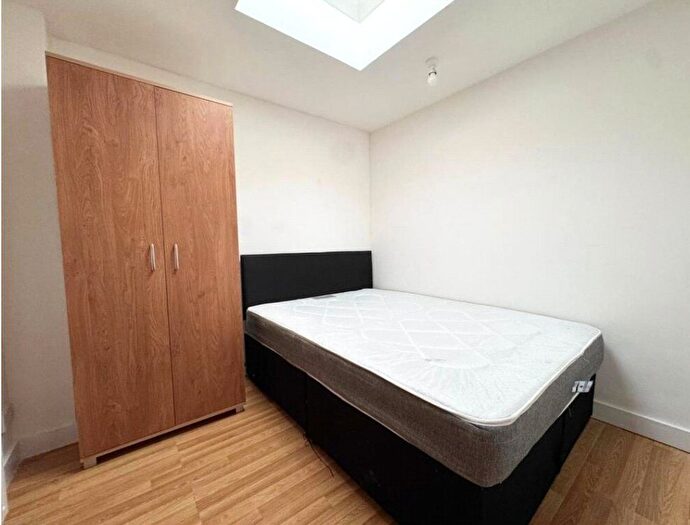 2 Bedroom Flat To Rent In Hendon Lane, London, N3
