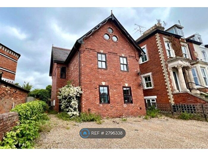 3 Bedroom Maisonette To Rent In Albert Road, Wokingham, RG40