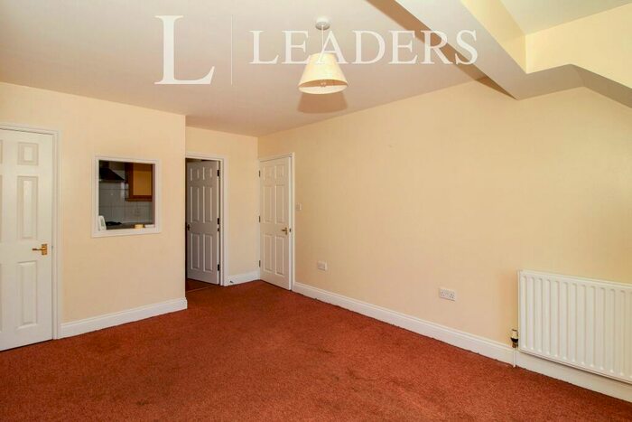 2 Bedroom Flat To Rent In Christchurch, BH23