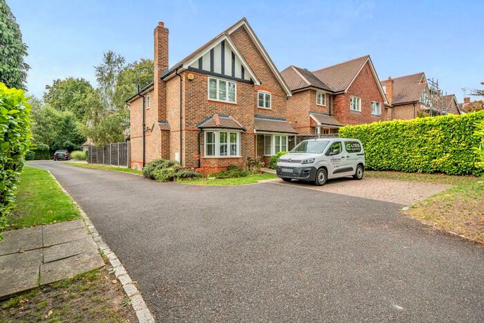 3 Bedroom Detached House To Rent In Woking, Surrey, GU22