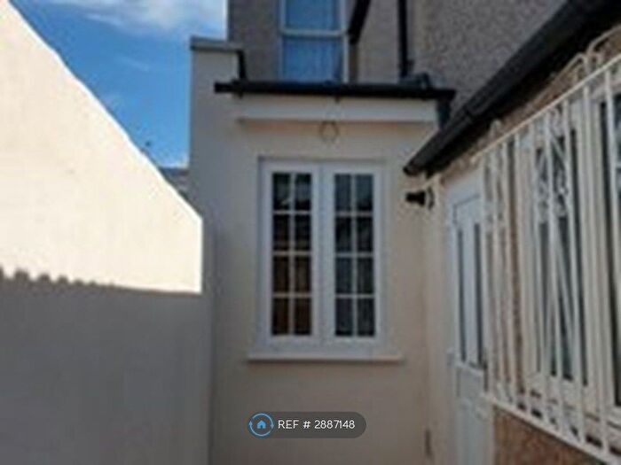 4 Bedroom Semi-Detached House To Rent In Almond Road, London, N17