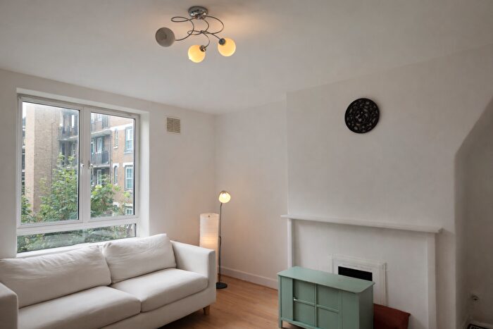 4 Bedroom Flat To Rent In Browning Street, Elephant And Castle, London, SE17