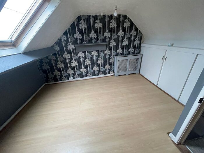 2 Bedroom Cottage For Sale In Lyme Road, Crewkerne, TA18