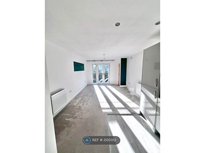 1 Bedroom Flat To Rent In Carter Court, Hook, RG27