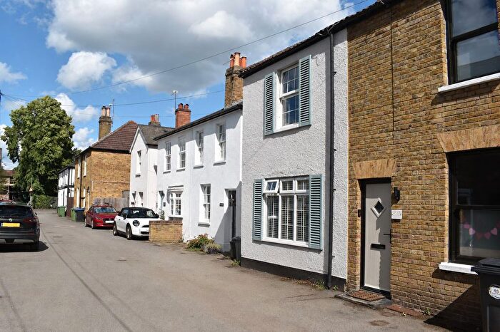 2 Bedroom Property To Rent In Pantile Road, Weybridge, KT13