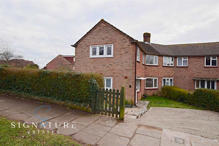 3 Bedroom Property To Rent In Chiltern Drive, Mill End, Rickmansworth, WD3