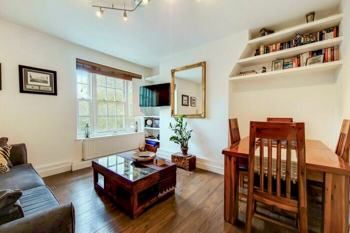 3 Bedroom Flat To Rent In Kennington Park Road, London, SE11