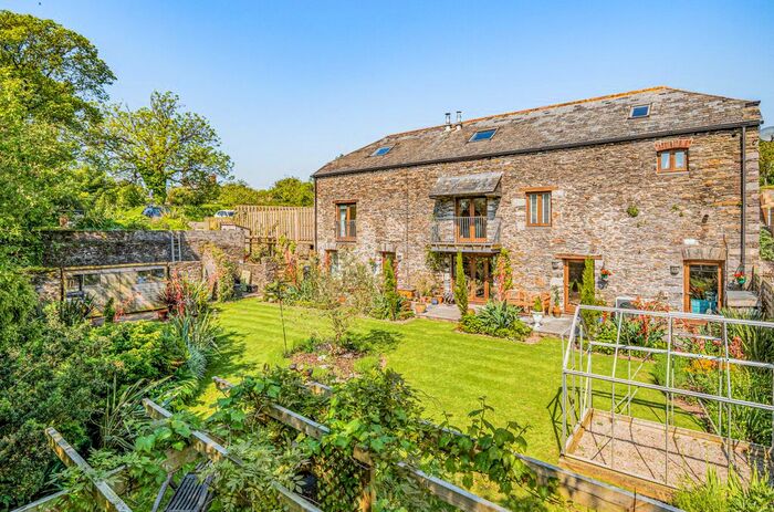 3 Bedroom Maisonette For Sale In Torpoint, PL11