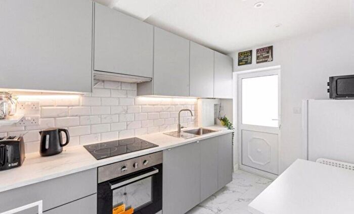 3 Bedroom Terraced House For Sale In Kirkton Road, London, N15