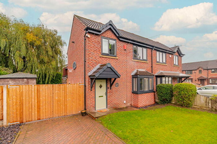 3 Bedroom Semi-Detached House For Sale In Links Road, Hopwood, OL10