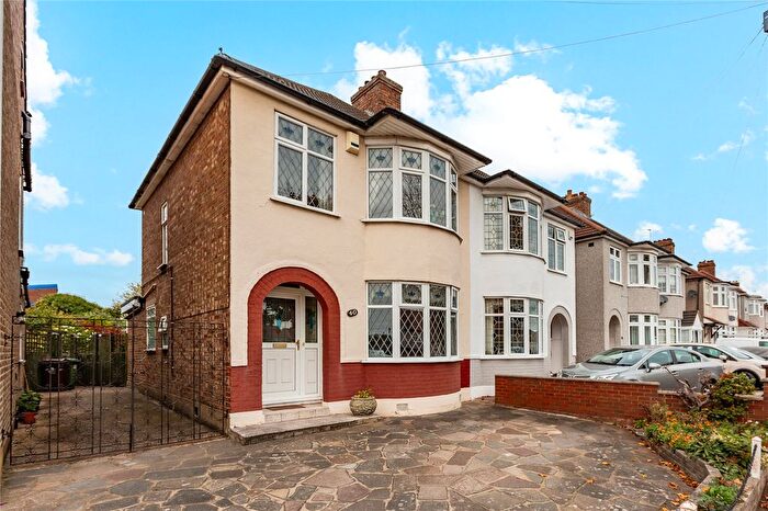 3 Bedroom Semi-detached House For Sale In Lincoln Avenue, Romford, RM7